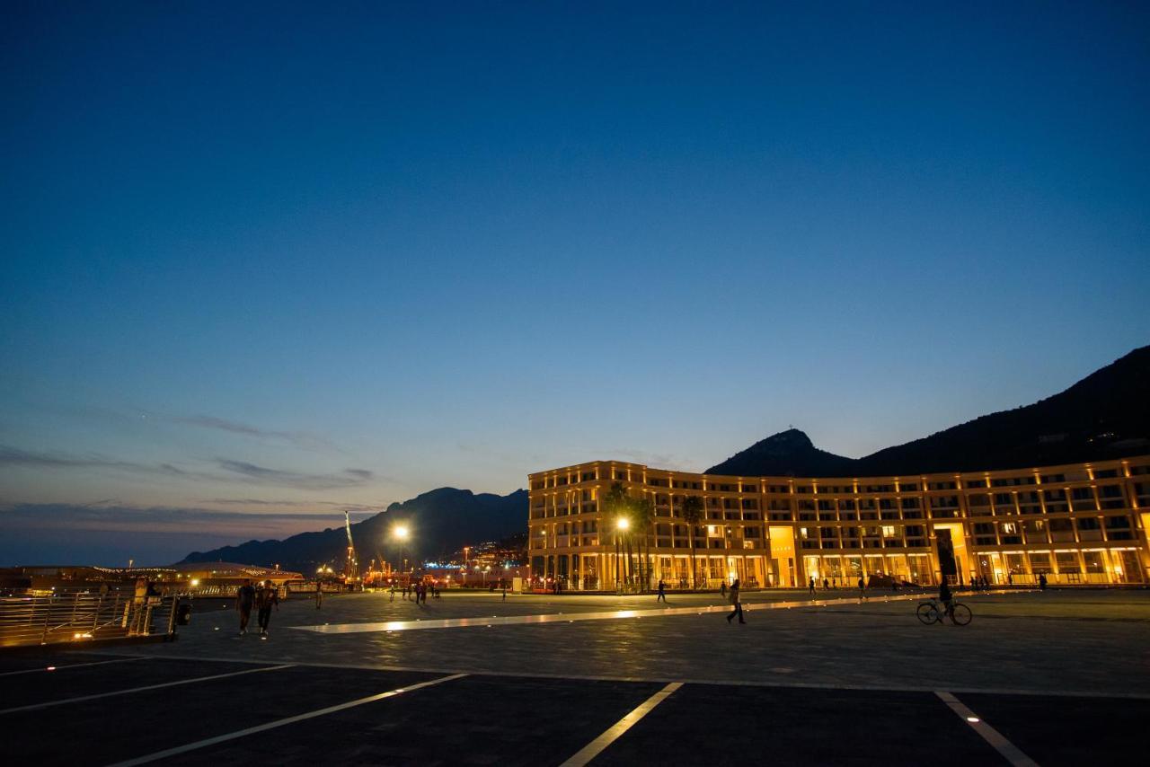 Mareluna Crescent - Luxury Seafront Experience Salerno Exterior foto
