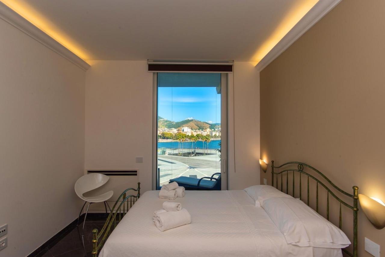 Mareluna Crescent - Luxury Seafront Experience Salerno Exterior foto