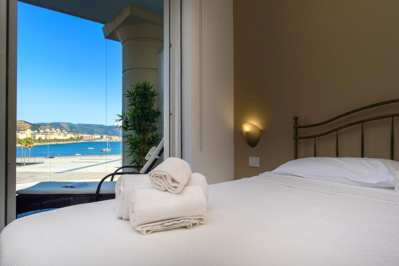 Mareluna Crescent - Luxury Seafront Experience Salerno Exterior foto