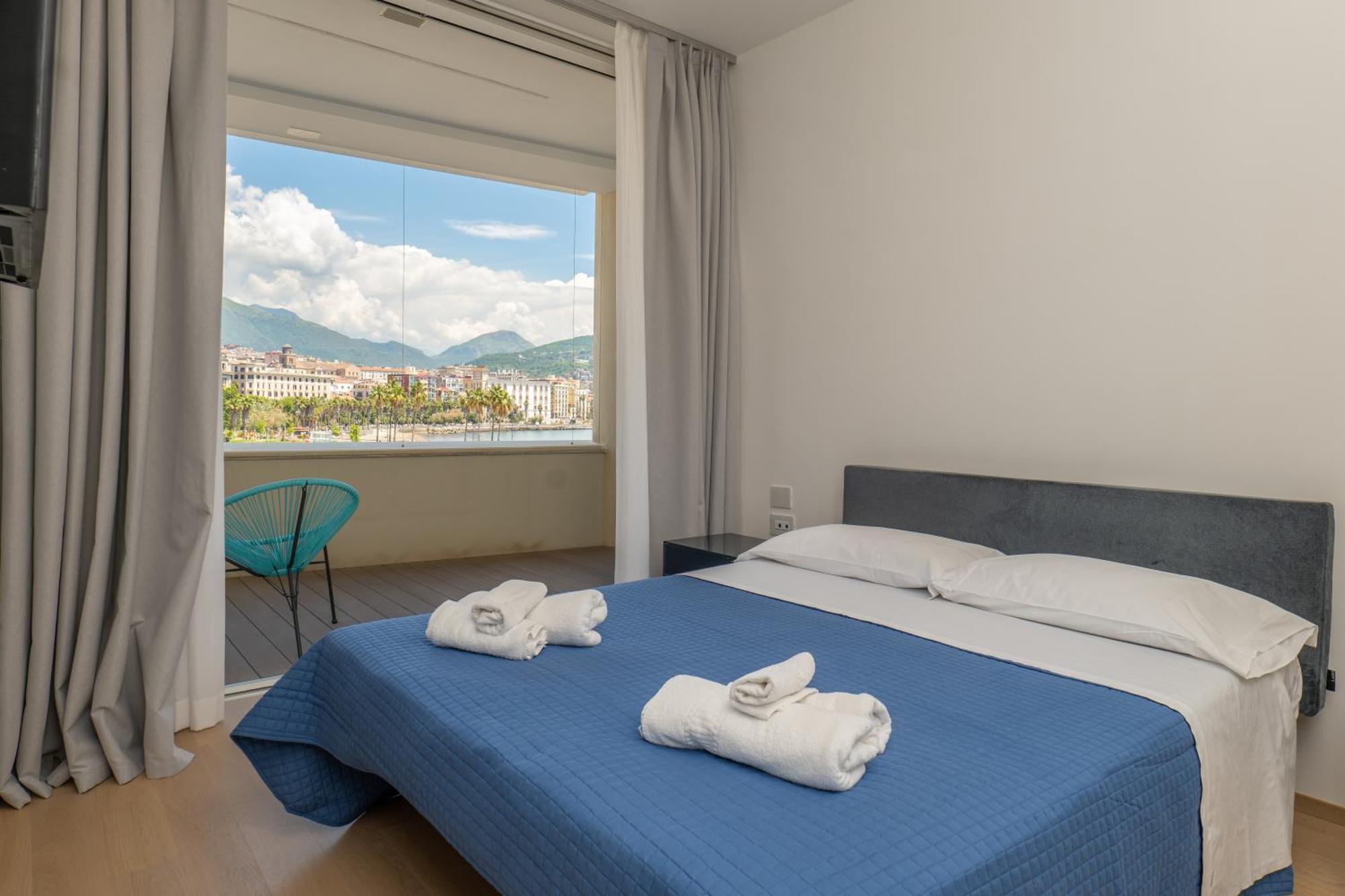Mareluna Crescent - Luxury Seafront Experience Salerno Exterior foto